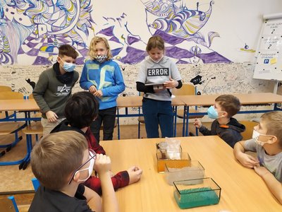 12.11.2021 - Páťáci (V.A) učí páťáky (V.B) - Album - fotografie 5