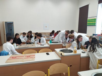 22.04.2022 - Bádáme s ropou (9.ABC) - Album - fotografie 4