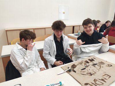 22.04.2022 - Bádáme s ropou (9.ABC) - Album - fotografie 11