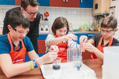 18.11.2022 - Chytří gurmáni v laboratoři Abrakadabra - Album - fotografie 27