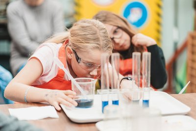 18.11.2022 - Chytří gurmáni v laboratoři Abrakadabra - Album - fotografie 50