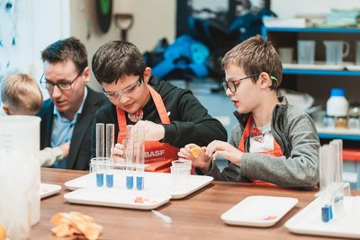 18.11.2022 - Chytří gurmáni v laboratoři Abrakadabra - Album - fotografie 31