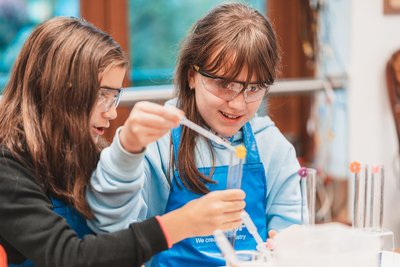 18.11.2022 - Chytří gurmáni v laboratoři Abrakadabra - Album - fotografie 10