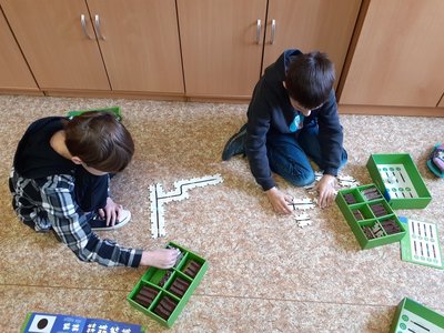 28.03.2023 - Informatika_IV.D (OzoBot) - Album - fotografie 4