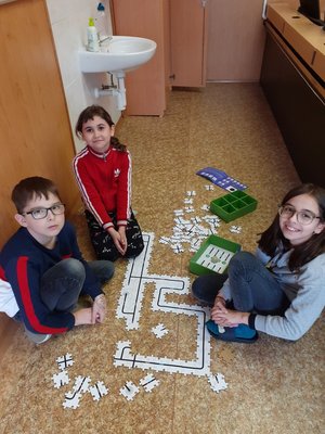 28.03.2023 - Informatika_IV.D (OzoBot) - Album - fotografie 18