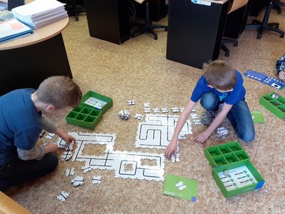 28.03.2023 - Informatika_IV.D (OzoBot) - Album - fotografie 2