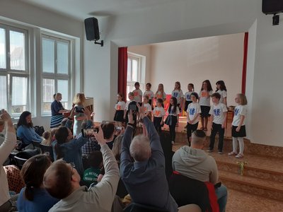 27.04.2023 - Hrabalova koťata - pěvecký sbor - Album - fotografie 8