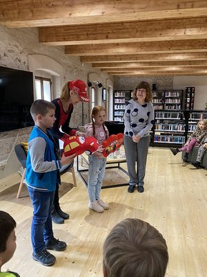 01.11.2023 - Křest knihy - knihovna Velký mlýn (II.A) - Album - fotografie 3