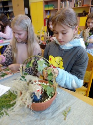 02.11.2023 - Dušičková návštěva hřbitova (IV.C) - Album - fotografie 10