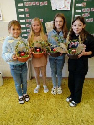 02.11.2023 - Dušičková návštěva hřbitova (IV.C) - Album - fotografie 2