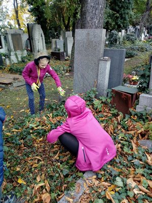 02.11.2023 - Dušičková návštěva hřbitova (IV.C) - Album - fotografie 6